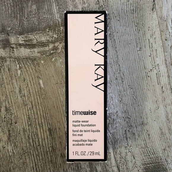 TimeWise Matte-Wear Liquid Foundation - Picture 4 of 8